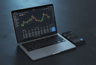 Monitorea la actividad — consulta el historial de trading y la actividad de la cuenta